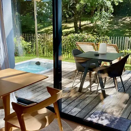 Avec Jacuzzi Privatif - Kassiopee Bed &